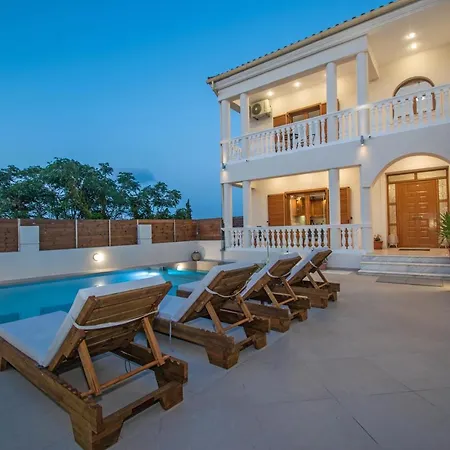 Estella Luxury In -200m From The *