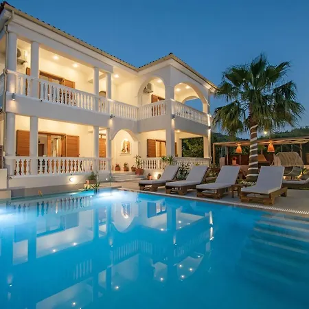 Estella Luxury In -200m From The Ammoudi