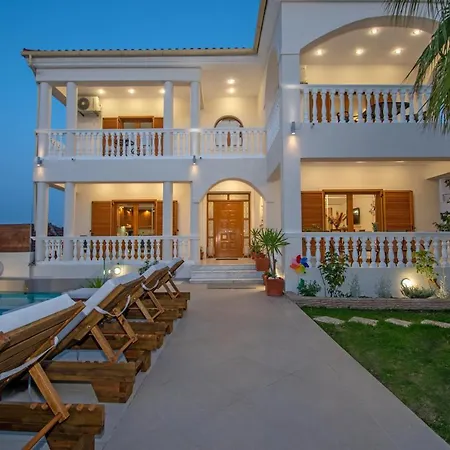 Estella Luxury In -200m From The Ammoudi