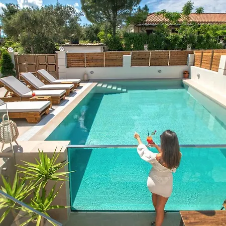 Estella Luxury In -200m From The